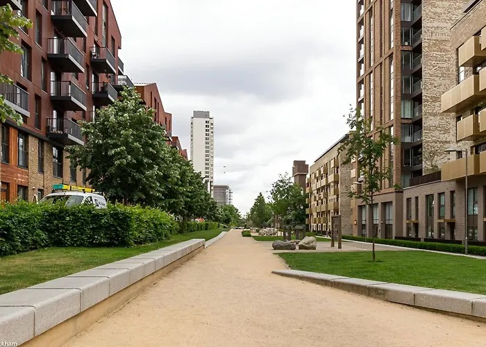 Green Bliss In The City: Comfortable 1-Bed Retreat